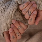 Herbst Finger Tattoos 🤫