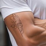 Flammen Totenkopf mit Rose Tattoo