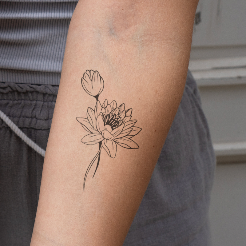 Geburtsblume Juli Lotus Tattoo