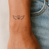Engelsflügel mit Initialen Tattoo (A-Z)