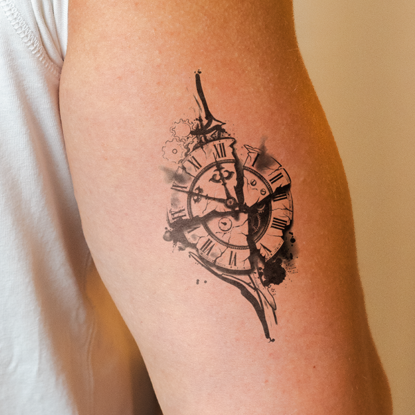 Zerbrochene Uhr Tattoo