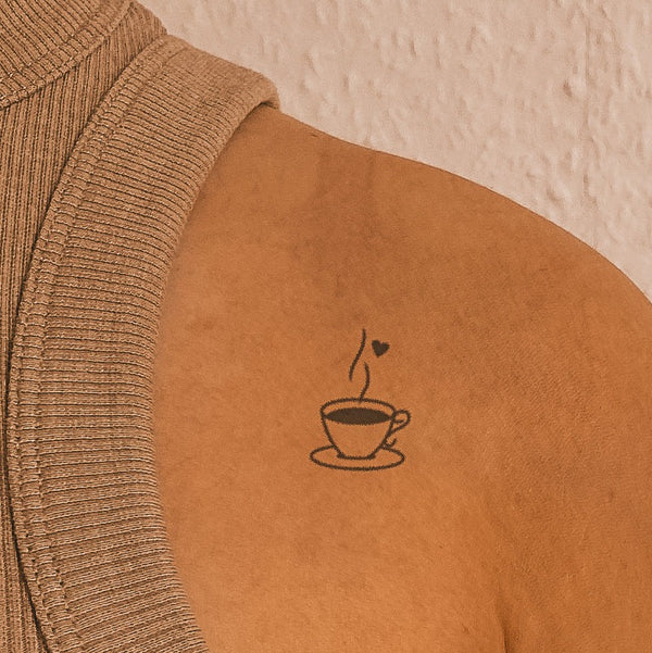 Kaffeetasse mit Herz Tattoo