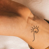 Welle mit Sonne Tattoo